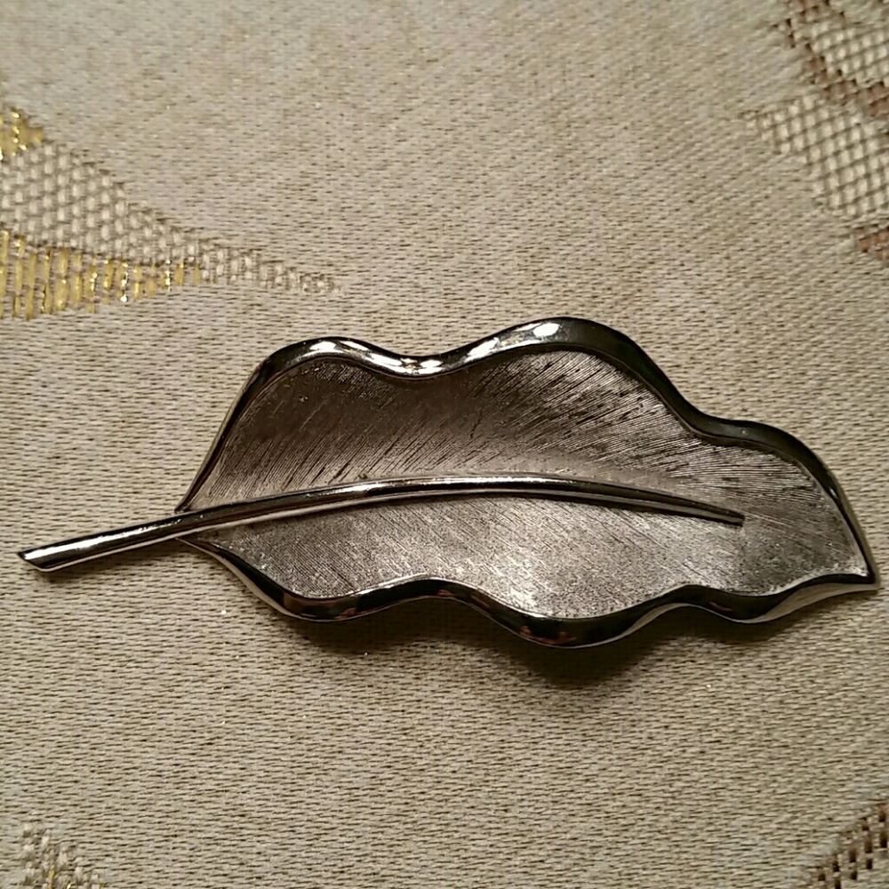 Vintage Crown Trifari brooche